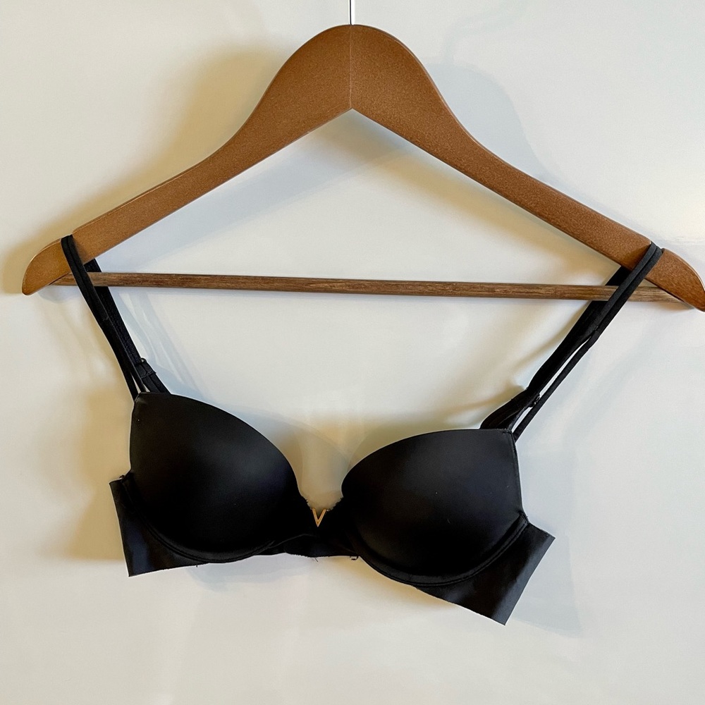 Victoria Secret Very Sexy Now Push Up Bra. 32B. Black.